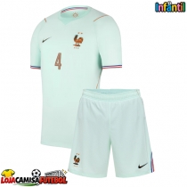 Camisa de Futebol França Dayot Upamecano #4 Equipamento Secundário Infantil Mundo 2026 Manga Curta (+ Calças curtas)